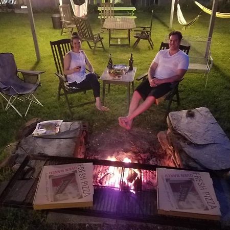 ברלינגטון Inn At Charlotte B&B מראה חיצוני תמונה