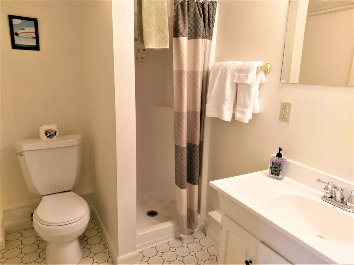 ברלינגטון Inn At Charlotte B&B מראה חיצוני תמונה