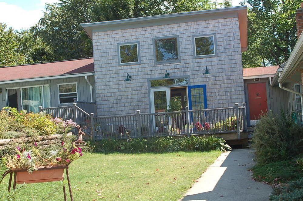 ברלינגטון Inn At Charlotte B&B מראה חיצוני תמונה