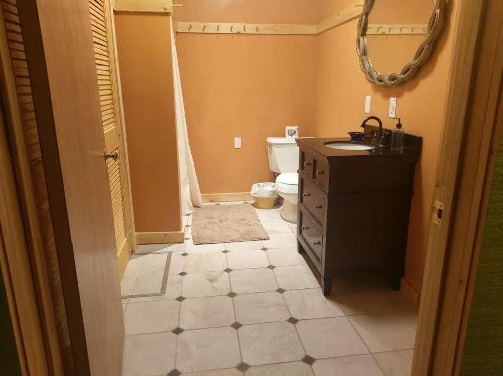 ברלינגטון Inn At Charlotte B&B מראה חיצוני תמונה