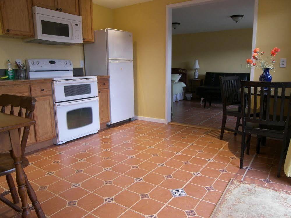 ברלינגטון Inn At Charlotte B&B מראה חיצוני תמונה